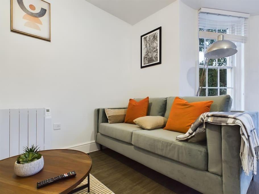The Grove King Bed Wi-Fi Ev Charger Apartment Cheltenham Exterior photo