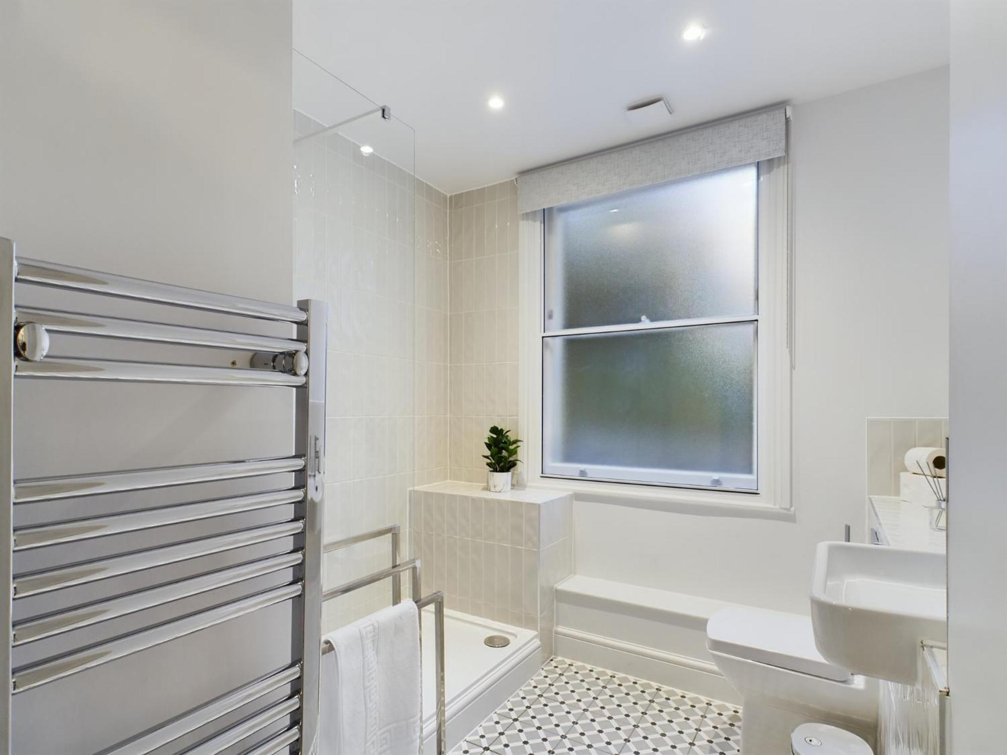 The Grove King Bed Wi-Fi Ev Charger Apartment Cheltenham Exterior photo