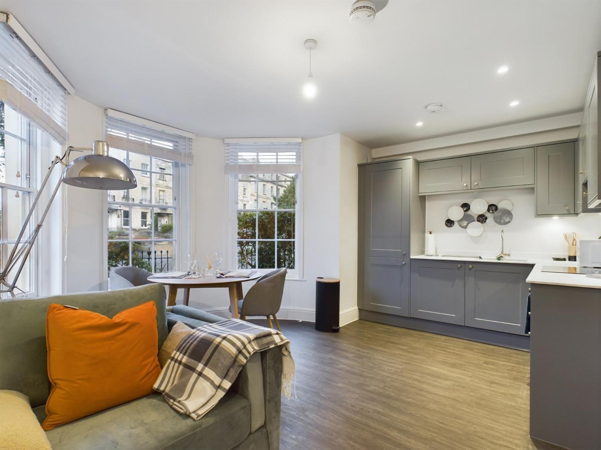 The Grove King Bed Wi-Fi Ev Charger Apartment Cheltenham Exterior photo