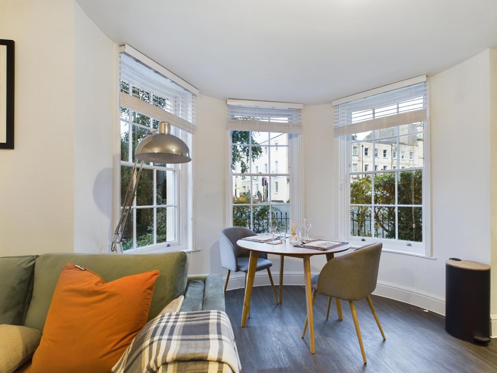 The Grove King Bed Wi-Fi Ev Charger Apartment Cheltenham Exterior photo